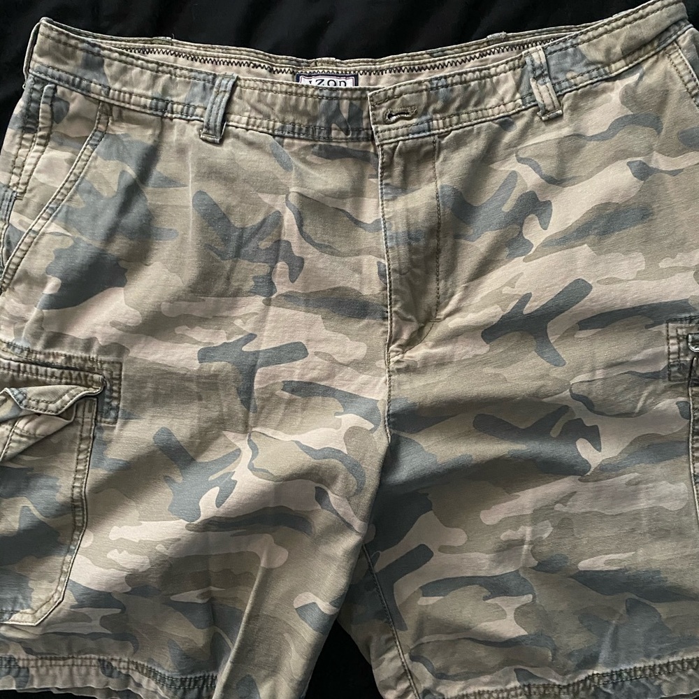IZOD cargo shorts! (40)